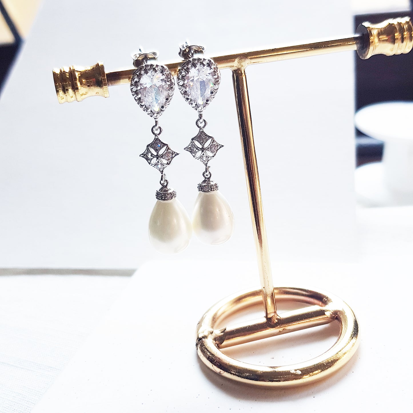 Pearl art deco earrings