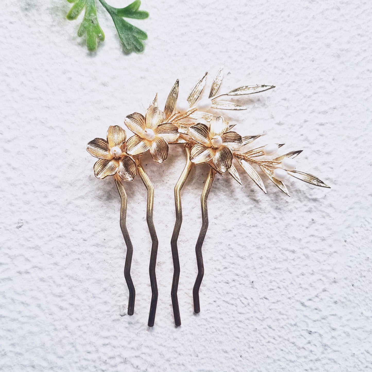 Elegant Pearl & Gold Hair Comb - Floral Hair Prong for Boho Brides