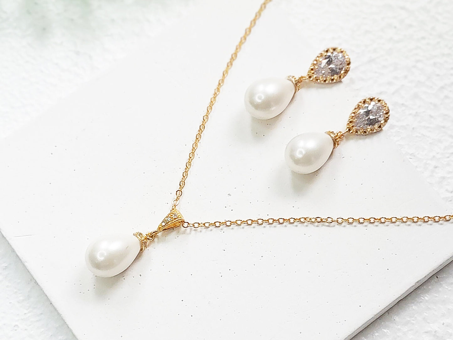 Elegant Teardrop Pearl Bride Earrings