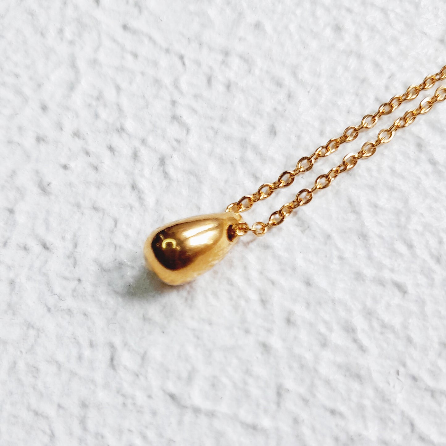 Y Shaped Raindrop Necklace Gold: Stunning Lariat Necklace for Women