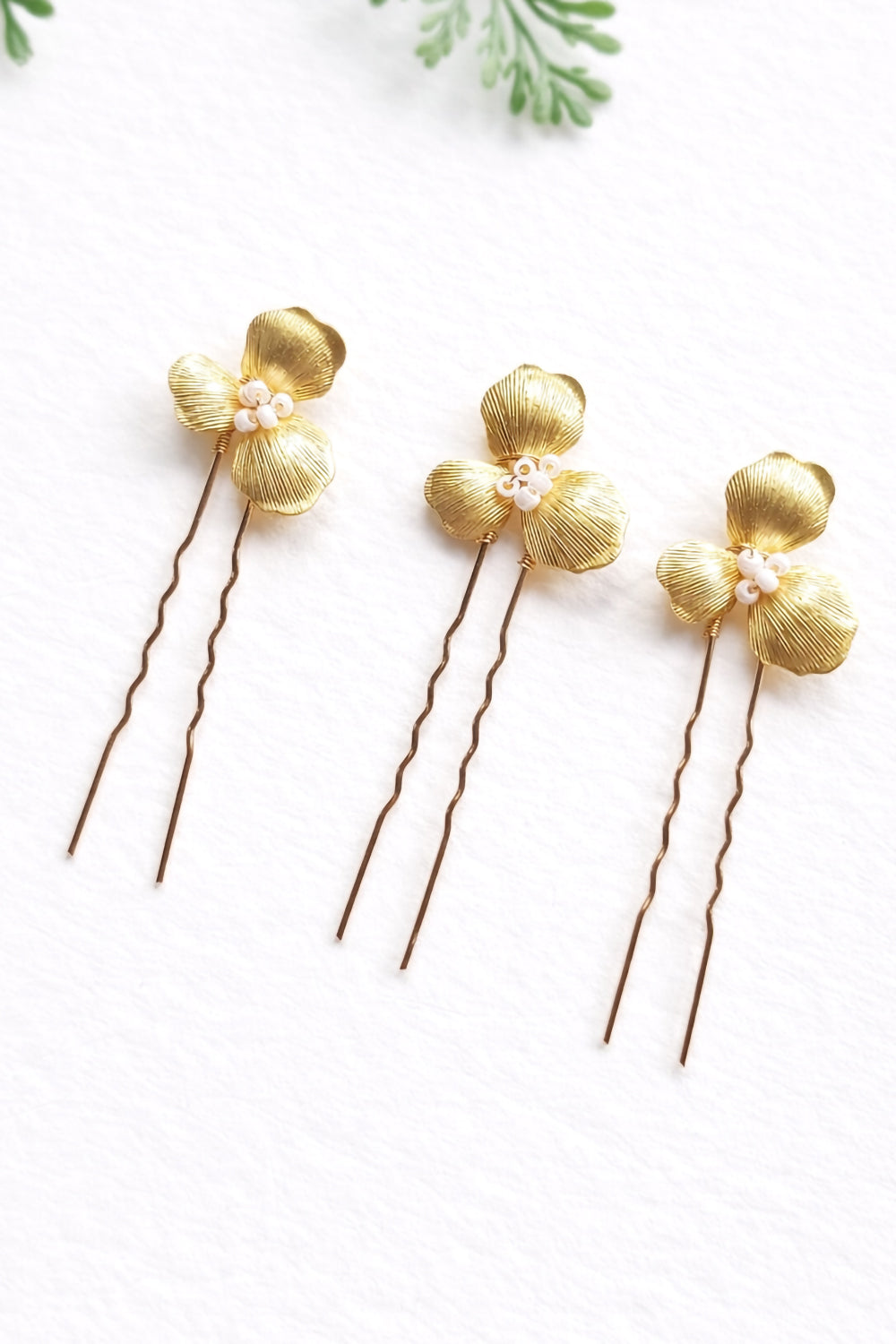 Minimalist Gold Flower Bridal Pins | Dainty Wedding Clips
