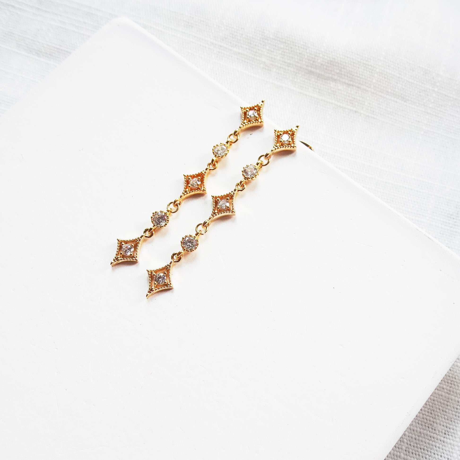 Minimal backdrop necklace, Y chain, back jewelry