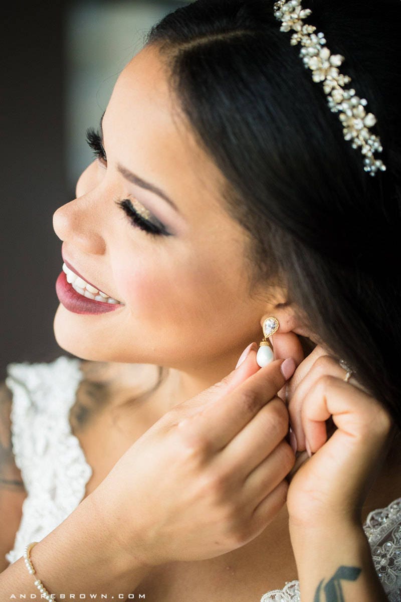 Elegant Teardrop Pearl Bride Earrings