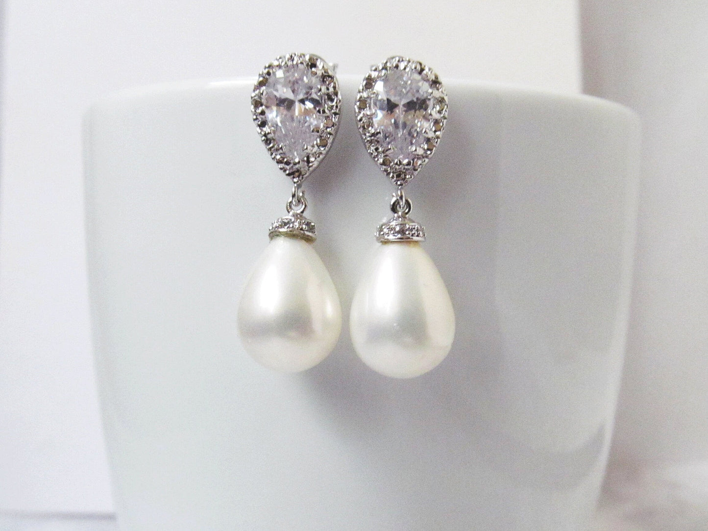 Elegant Teardrop Pearl Bride Earrings
